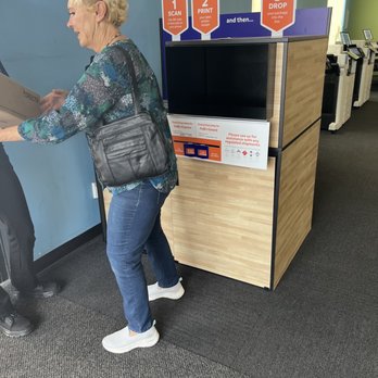 FedEx Office Print & Ship Center - Not the post office, she can't ship it for you - Printing Services Near Me - Henderson, Nevada FedEx Office Print & Ship Center - Not the post office, she can't ship it for you - Printing Services Near Me - Henderson, Nevada