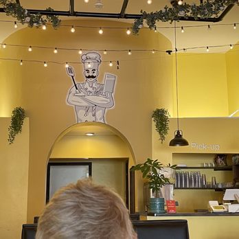 Tony’s Kitchen - The interior is cheerful, fresh and clean - Breakfast & Brunch Near Me - Long Beach, California