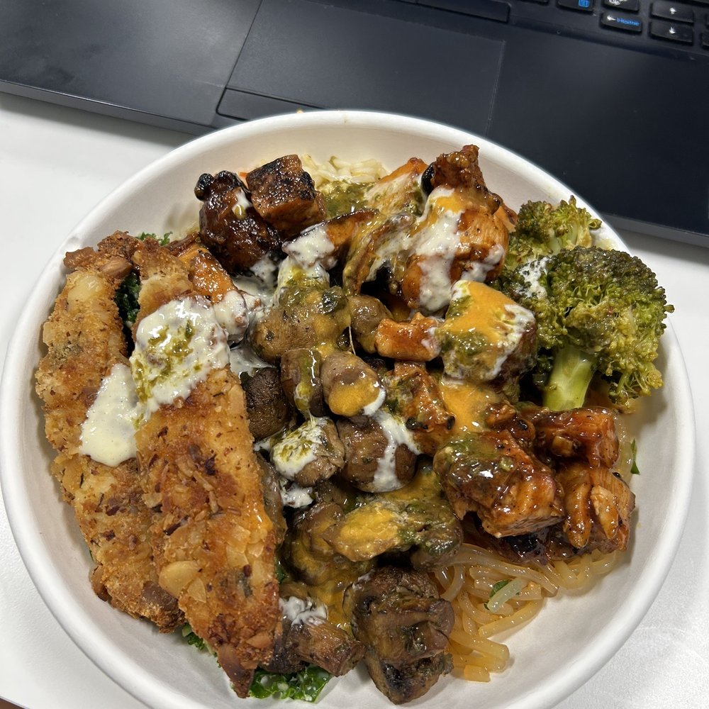 Fresh Kitchen - Base: sweet potato noodles, rice Protein: breaded chicken, bbq chicken Vegetables: Broccoli, mushrooms, sweet potatoes Sauces: ALL! - Vegetarian Near Me - Orlando, Florida Fresh Kitchen - Base: sweet potato noodles, rice Protein: breaded chicken, bbq chicken Vegetables: Broccoli, mushrooms, sweet potatoes Sauces: ALL! - Vegetarian Near Me - Orlando, Florida