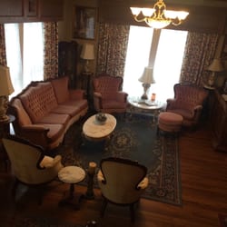 White House Inn Bed & Breakfast - The living room is super comfy and beautiful. Makes you feel like you're living 100 years ago!