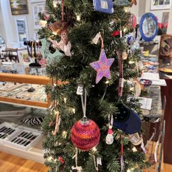 Red Tulip Gallery - Unique Ornaments