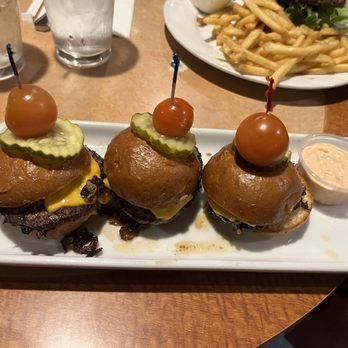 Keno's Restaurant - Keno 's Sliders - American Near Me - Anaheim, California