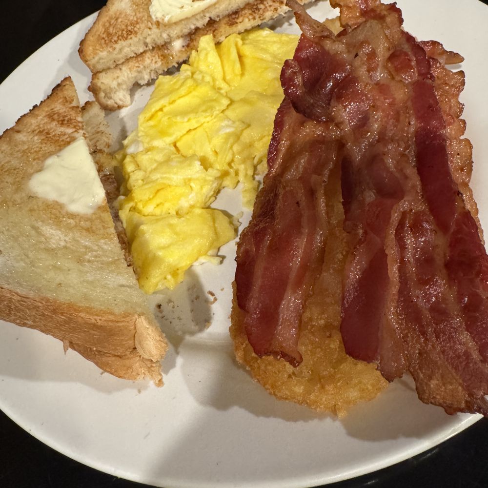 Salem's Retreat - Scrambled eggs, bacon, hash browns & toast - Breakfast & Brunch Near Me - Salem, Massachusetts Salem's Retreat - Scrambled eggs, bacon, hash browns & toast - Breakfast & Brunch Near Me - Salem, Massachusetts