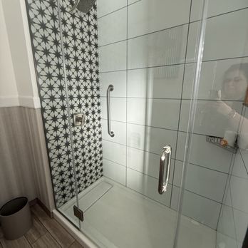 The Hadsten Solvang, Tapestry Collection by Hilton - Shower - Hotels Near Me - Solvang, California The Hadsten Solvang, Tapestry Collection by Hilton - Shower - Hotels Near Me - Solvang, California