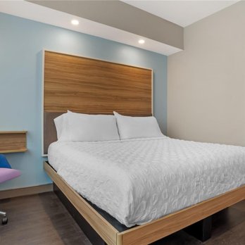 Tru by Hilton Auburn - Guest room - Hotels Near Me - Auburn, Alabama Tru by Hilton Auburn - Guest room - Hotels Near Me - Auburn, Alabama