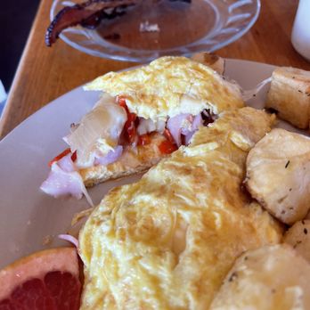 Mae's Cafe & Bakery - Mae West omelette - Breakfast & Brunch Near Me - Bath, Maine