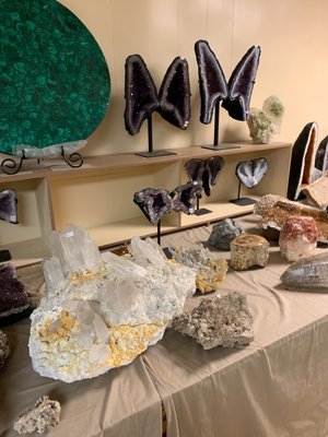 Bey's Rock Shop by null