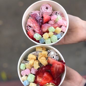 ICICLES - Top: Berry blast Bottom: Oreo - Desserts Near Me - San Francisco, California ICICLES - Top: Berry blast Bottom: Oreo - Desserts Near Me - San Francisco, California