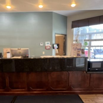 Holiday Inn Express St. Ignace-Lake Front - Lobby front desk - Hotels Near Me - Saint Ignace, Michigan