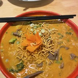 Zabb Dee Kitchen - Kao Soi with beef and broccoli