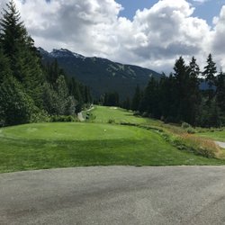 Fairmont Chateau Whistler Golf Club - Narrow drive