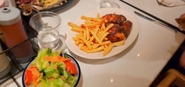 Pollos & Jarras by null