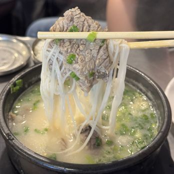 Tosocchon - Seolleong Tang (beef broth w/ noodles & brisket) - Korean Near Me - flushing, New York Tosocchon - Seolleong Tang (beef broth w/ noodles & brisket) - Korean Near Me - flushing, New York