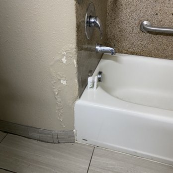 Baymont by Wyndham Columbus - Sad bathrooms - Hotels Near Me - Columbus, Texas Baymont by Wyndham Columbus - Sad bathrooms - Hotels Near Me - Columbus, Texas