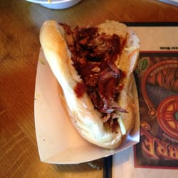 Ben's Best Grill & BBQ - Pulled pork sandwich