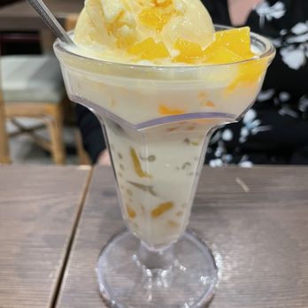 Max's Restaurant - Glendale - Mango sago ice cream dessert - Filipino Near Me - Glendale, California