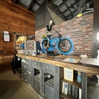 Blackbird Tavern - Gastropubs Near Me - Temecula, California