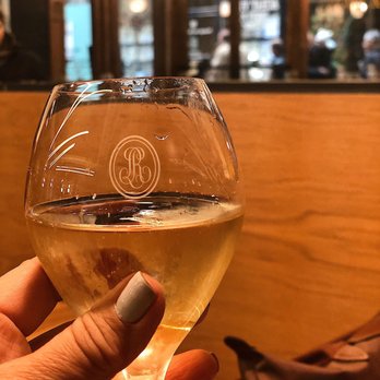 Canard et Champagne - Cheers to this lovely spot! - French Near Me - Paris, 75 Canard et Champagne - Cheers to this lovely spot! - French Near Me - Paris, 75