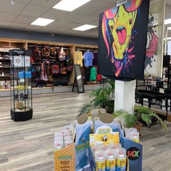 Nirvana Vape & Smoke - Good merchandise!