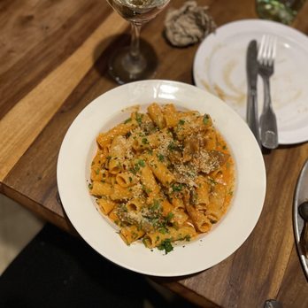 La Casa Bianca - Rigatoni Boscaiola: House Vodka sauce, Italian Prosciutto, Mushrooms - Pizza Near Me - Mary Esther, Florida La Casa Bianca - Rigatoni Boscaiola: House Vodka sauce, Italian Prosciutto, Mushrooms - Pizza Near Me - Mary Esther, Florida