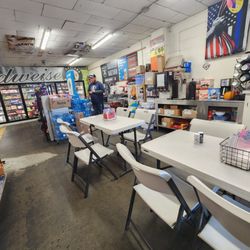 Mal's Market - Tables inside to enjoy your sandwiches