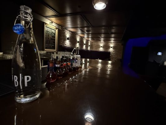 Bitter & Pour by null