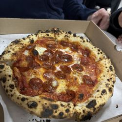 Orso Nero Pizza - Pepperoni pizza