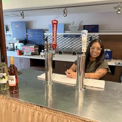 Holiday Inn Express & Suites Modesto-Salida - Else checked us in and invited us to join the property Happy Hour for guests.