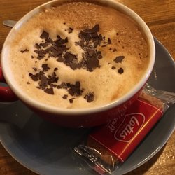 Mad Hatters Tea Room - Y cappuccino