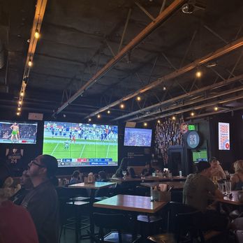 33 Taps - Silver Lake - Sports Bars Near Me - Los Angeles, California 33 Taps - Silver Lake - Sports Bars Near Me - Los Angeles, California
