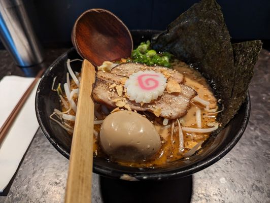 KINTON RAMEN SQUARE-VICTORIA by null