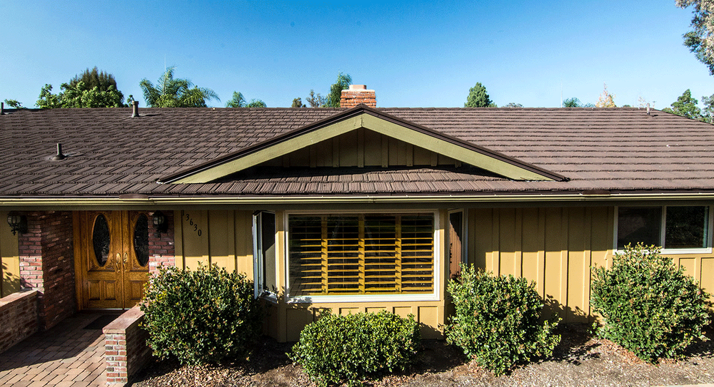 Slide of RT Roofing Specialist