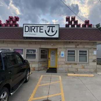 Dirte Pi - Outside - Pizza Near Me - Avon Lake, Ohio