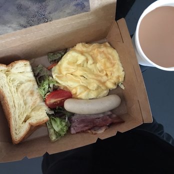 81番 - $35 breakfast set of scrambled egg, sausage, bacon, bread, and hot milk tea - Japanese Near Me - Hong Kong, HK
