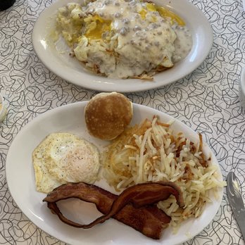 Becky Thatcher's Diner - The pile high in the back plate - American Near Me - Hannibal, Missouri Becky Thatcher's Diner - The pile high in the back plate - American Near Me - Hannibal, Missouri