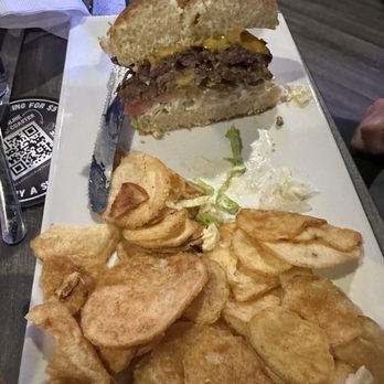 Fozzy's - Burger n chips - Bars Near Me - Loves Park, Illinois