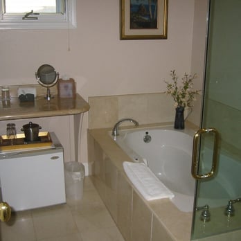 The Oceanfront Hotel - champagne room bathroom - Hotels Near Me - Half Moon Bay, California The Oceanfront Hotel - champagne room bathroom - Hotels Near Me - Half Moon Bay, California