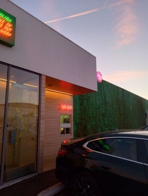 Jon & Vinny's Slauson by null Jon & Vinny's Slauson by null