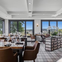 Hunt Club Steakhouse - Main Dining Area