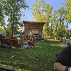Birdhouse Brewing Company - Backyard with live music and a variety of seating options.
