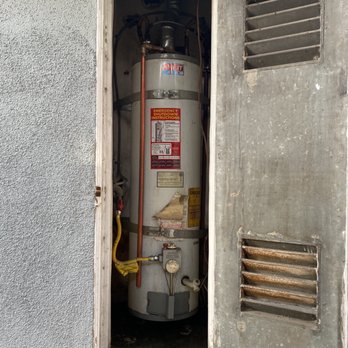Camco Rooter - Old leaking water heater - Plumbing Near Me - San Pedro, California Camco Rooter - Old leaking water heater - Plumbing Near Me - San Pedro, California