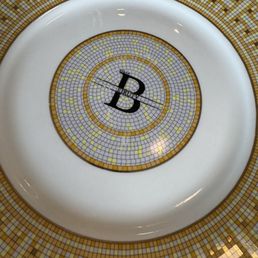 Tableware is festive and beautiful. Tableware is festive and beautiful.