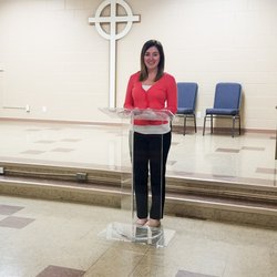 Lara Clevenger Registered Dietitian Nutritionist - Lara giving a nutrition presentation about how to reduce inflammation.