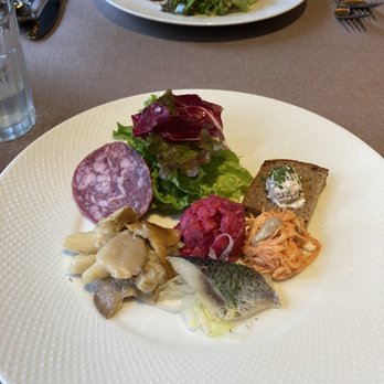Russian Restaurant ROGOVSKI(ロゴスキー)>