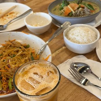 Ari's Thai Eatery - Thai tea,green curry with rice - Thai Near Me - Azusa, California Ari's Thai Eatery - Thai tea,green curry with rice - Thai Near Me - Azusa, California