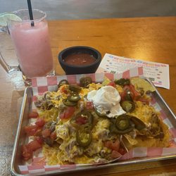Vecinos Mexican Grill & Cantina - Nacho supreme with chicken