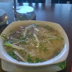 Gia Long - Zupa pho. Pho noodle soup.