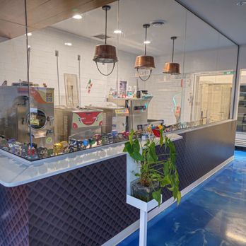 Dolce & Santella - a view of the counter area - Ice Cream & Frozen Yogurt Near Me - Laval, Quebec Dolce & Santella - a view of the counter area - Ice Cream & Frozen Yogurt Near Me - Laval, Quebec