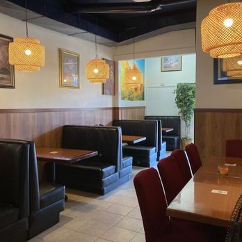 Lee’s Thai - Interior seating - Thai Near Me - Falls Church, Virginia Lee’s Thai - Interior seating - Thai Near Me - Falls Church, Virginia