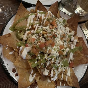 Ayy Chihuahua - Nachos Tejanos with chicken - Mexican Near Me - Astoria, New York Ayy Chihuahua - Nachos Tejanos with chicken - Mexican Near Me - Astoria, New York